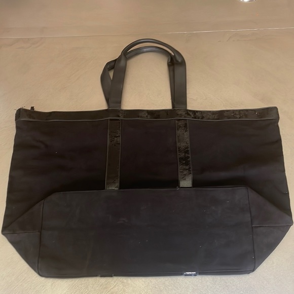 5 for $25 💴Gently used Victorias Secret black tote with sequins - Picture 4 of 5